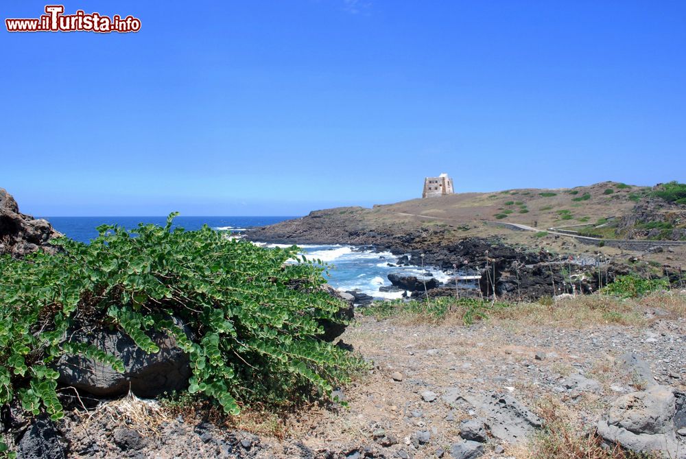Immagine La cala di Punta Spalmatore, siamo sull'isola di Ustica al largo della Sicilia
