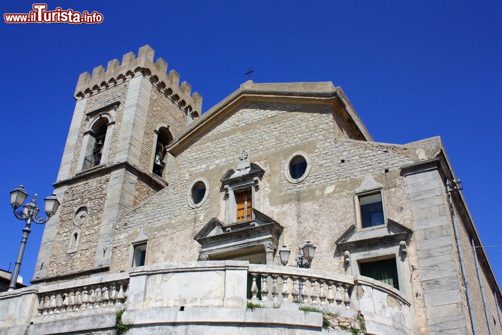 Immagine La chiesa madre di Montalbano Elicona in Sicilia