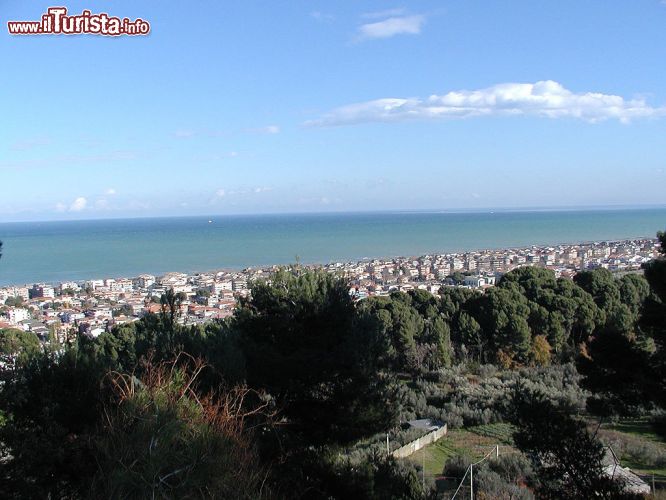 Immagine Una foto panoramica della città di Francavilla al Mare in Abruzzo