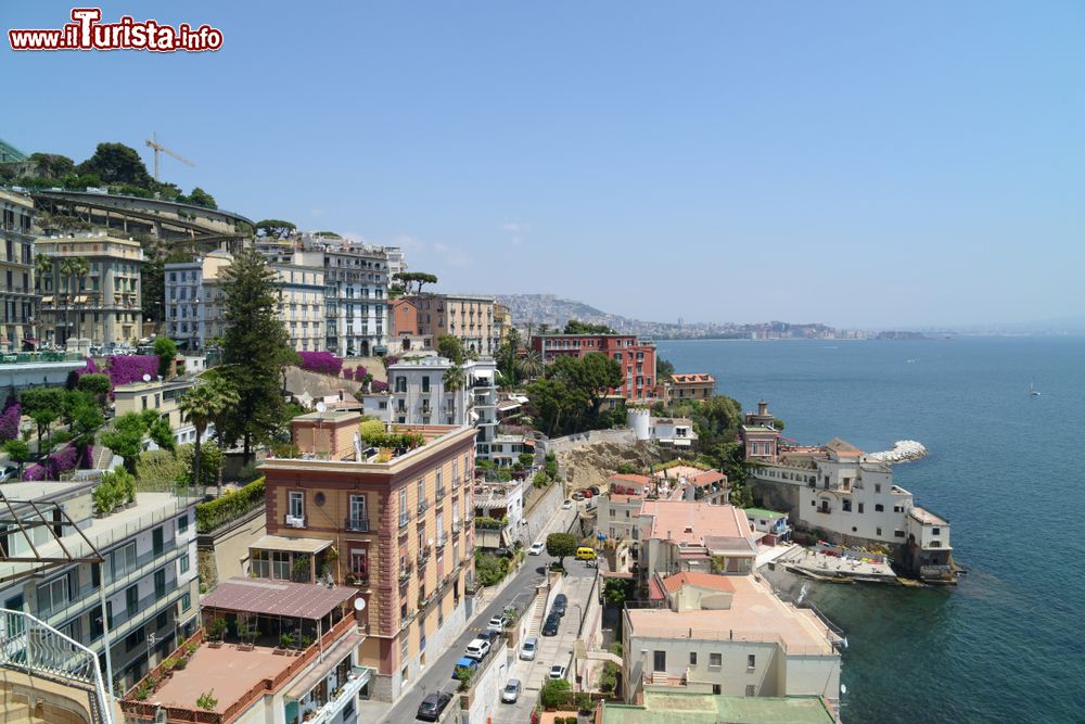 Immagine La collina di Posillipo a Napoli, panorama sulla costa del golfo campano