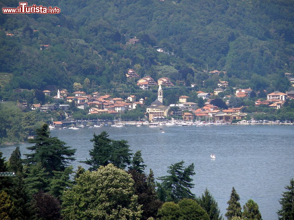 Immagine La frazione di Solcio, comune di Lesa, Lago Maggiore - © Torsade de Pointes - CC0, Wikipedia