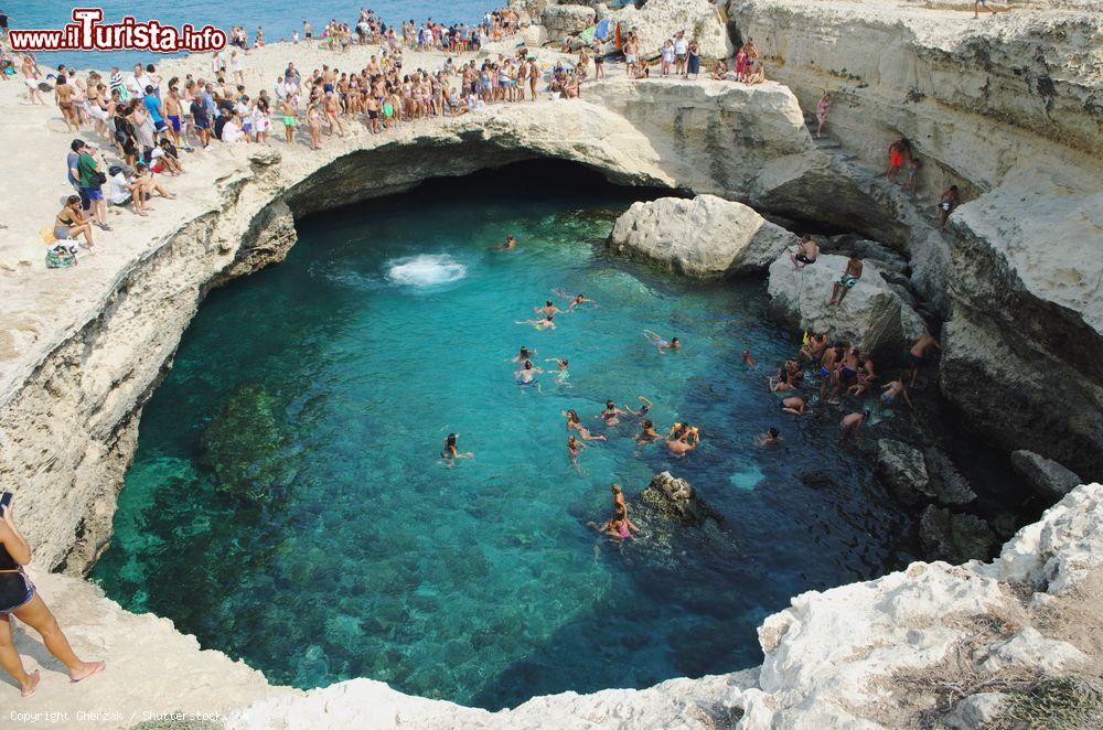 Immagine La Grotta della Poesia una delle meraviglie del Salento, non lontana da Melendugno - © Gherzak / Shutterstock.com