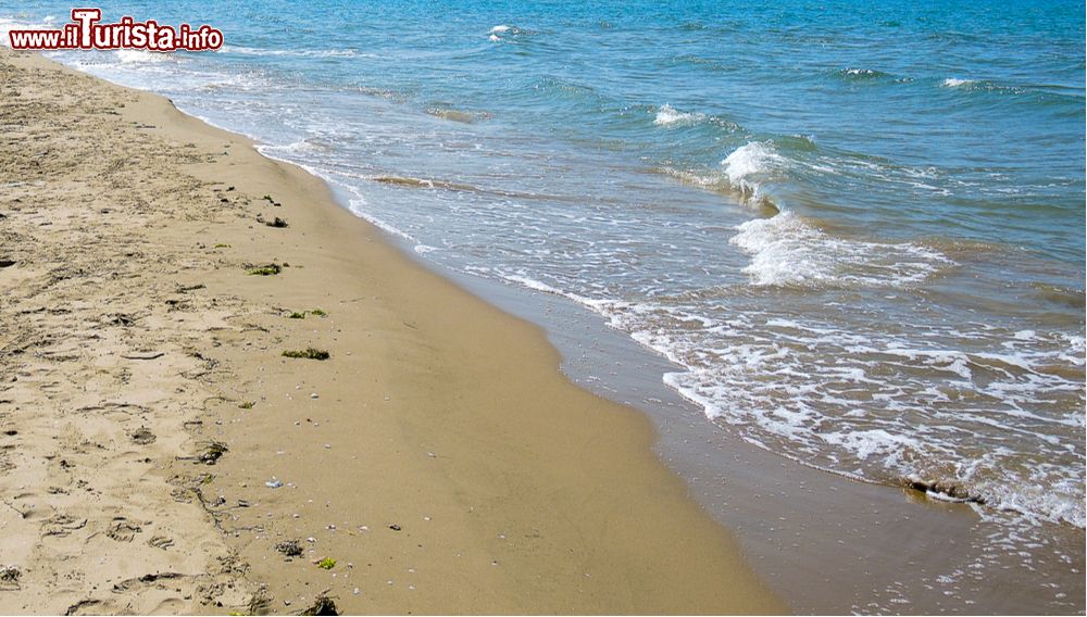 Immagine La morbida spiaggia di Lido del Sole in Puglia, siamo ad ovest di Rodi Garganico