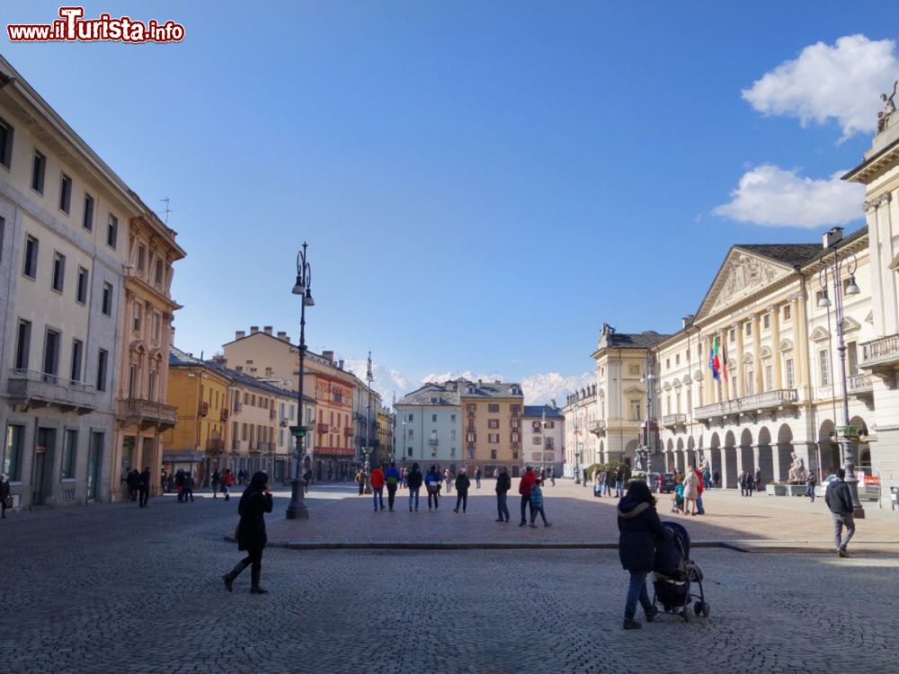 Immagine La Piazza Emile Chanoux in centro ad Aosta