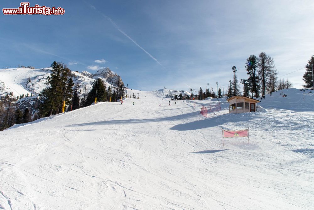 Immagine La Pista Tondi a Cortina d'Ampezzo scende dal Rifugio Faloria  - © OMNIA Relations / Martina De Biasi