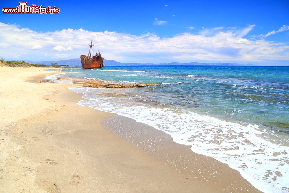 Immagine La romantica spiaggia di Selinitsa Beach in Grecia, Peloponneso