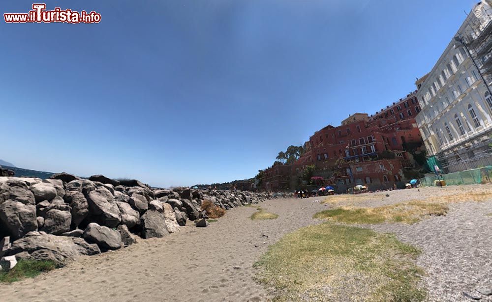 Immagine La spiaggia delle Monache a Posillipo, Golfo  di Napoli