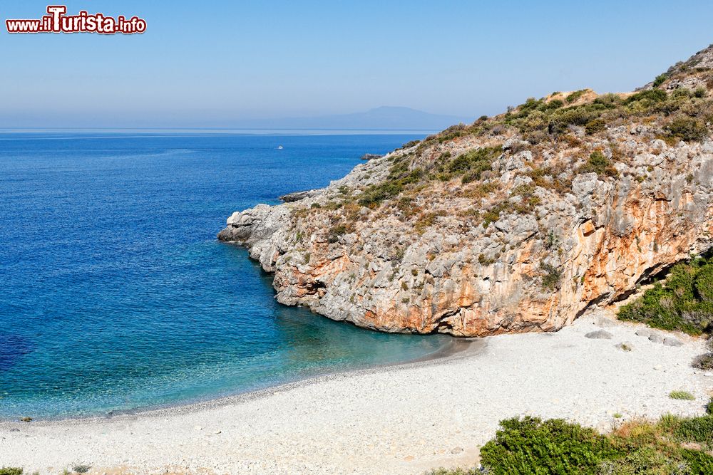 Immagine La spiaggia di Foneas Beach nel Peloponneso