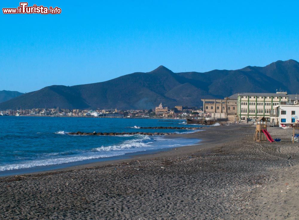 Immagine La Spiaggia Maina De Ransci tra Pietra Ligure e Loano in Liguria