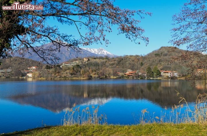 Immagine Il Lago Sirio si trova nei dintorni di Ivrea (Piemonte) ed è uno dei 5 laghi glaciali della zona  - © Erick Margarita Images / Shutterstock.com
