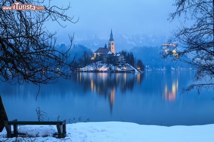 Immagine Il Lago di Bled in Slovenia, durante il periodo delle festività del Natale- © Barat Roland / Shutterstock.com