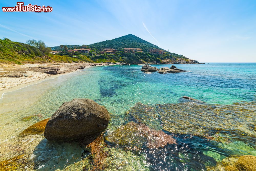 Immagine Le acque limpide di Cala Caterina, la celebre spiaggia di Villasimius in Sardegna