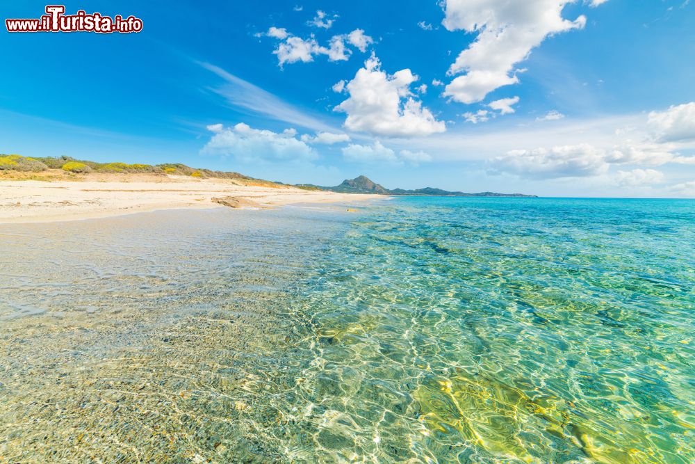 Immagine Le acque spettacolari della spiaggia di Piscina Rei in Sardegna, costa sud-orientale