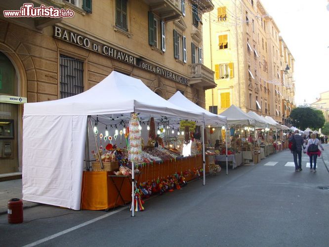 Immagine Le bancarelle della Sagra del Pesce di Camogli - © Alessio Sbarbaro - CC BY-SA 3.0 - Wikipedia