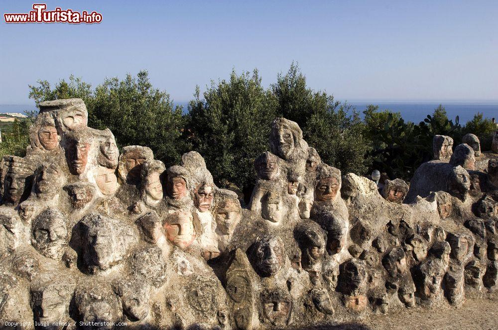 Immagine Le sculture del Bentivegna, nel Giardino Incantato di Sciacca in Sicilia - © luigi nifosi / Shutterstock.com