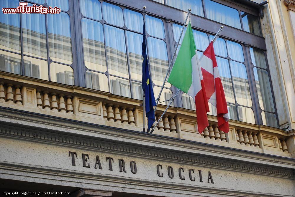 Immagine Lo storico Teatro Coccia a Novara, Piemonte. Principale teatro lirico di Novara, si affaccia lungo via Fratelli Rosselli. Venne inaugurato nel dicembre 1888 con l'opera dal tiolo "Gli Ugonotti" diretta da Arturo Toscanini - © degetzica / Shutterstock.com