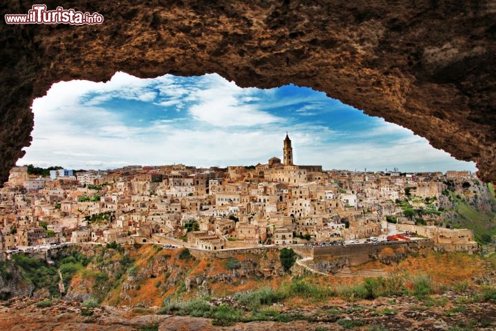 Immagine Panorama di Matera (Basilicata) Capitale della Cultura 2019 -  © leoks / shutterstock.com