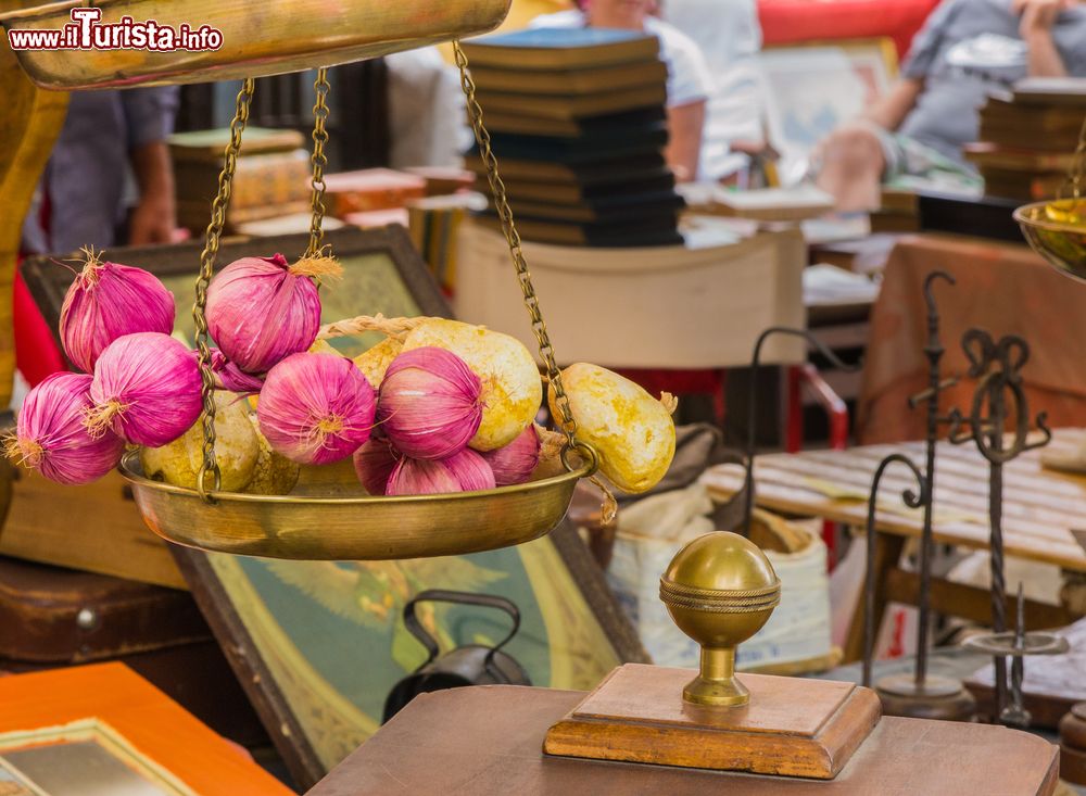 Immagine Mercatino dell'antiquariato e del modernariato a Cremona in Lombardia.