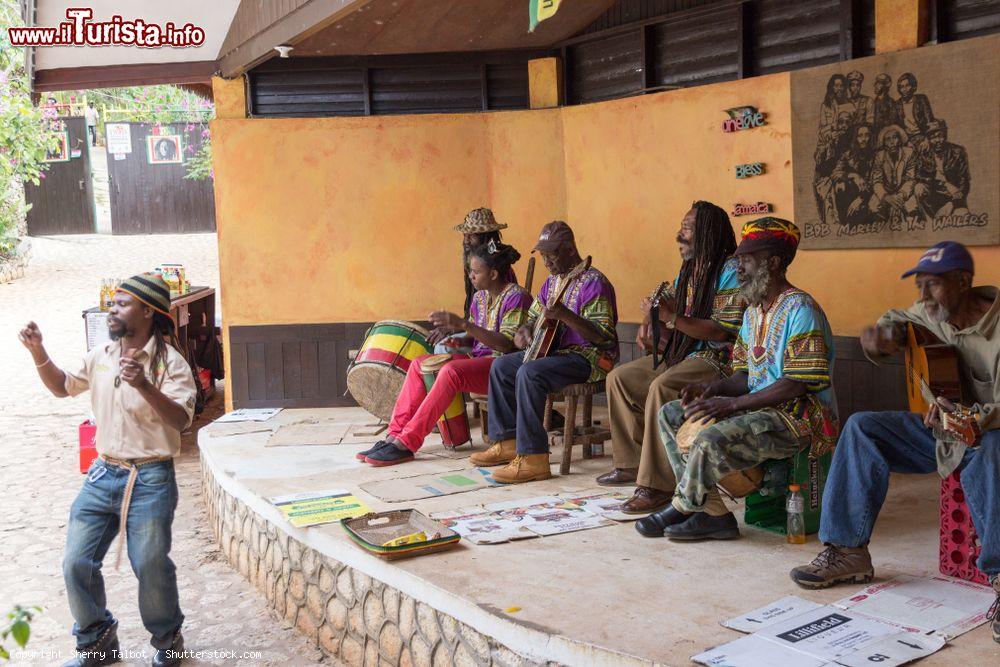 Immagine Musicisti reggae in Giamaica, l'isola dei Caraibi famosa per la sua musica - © Sherry Talbot / Shutterstock.com