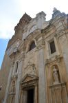 Il duomo di Pitigliano in Toscana: la chiesa si trova al centro di uno dei borghi più belli della Maremma.