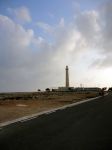 Faro di Punta Sottile a Favignana, Sicilia. Conosciuto per gli splendidi tramonti del sole che scompare dietro al faro, questo angolo delle Egadi è caratterizzato da un susseguirsi di ...