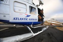 La nostra Michela attera all'eliporto di klaksvik - © Michela Garosi / TheTraveLover.com