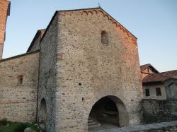 La Chiesa di San Vincenzo In Castro a Piomba, Piemonte - © Laurom - CC BY-SA 3.0 - Wikipedia