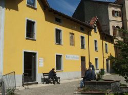 Il Museo della Maschera a Rocca Grimalda celebra la tradizione della Lachera - © Twice25 & Rinina25 - CC BY-SA 3.0, Wikipedia
