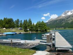 Camping di lago Silvaplana e il molo del centro velico