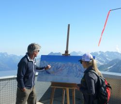 20 luglio 2013: il campione di sci Berhard Russi illustra a Lara Gut, campionessa elvetica di sci alpino, il nuovo comprensorio sciistico di Andermatt-Sedrun in Svizzera