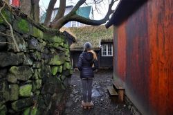 Passeggiando fra gli scorci della citta vecchia di Torshavn, la capitale delle Faroe - © Michela Garosi / TheTraveLover.com