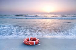 Alba in Costa Rei, uno dei tratti  di litorale più celebri della Sardegna  - © Jenny Sturm / Shutterstock.com