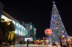 Natale in piazza a Khon Kaen, Thailandia - Nonostante la popolazione di fede cristiana sia meno nel 4%, il Natale viene festeggiato anche in questo paese del sud est asiatico seppur quasi esclusivamente ...