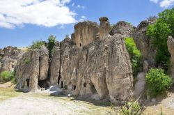 Antica città di Klistra nei dintorni di Konya, Turchia: questa località è celebre per le costruzioni all'interno di formazioni rocciose - © muratart / Shutterstock.com ...