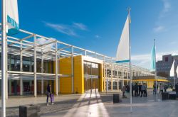 Architettura moderna a Zwolle: si tratta di una scuola della città del nord dell'Olanda - © hans engbers / Shutterstock.com 