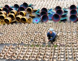 Artigianato a Kim Son: siamo nella provincia di Ninh Binh, in Vietnam, e come in molti villaggi del paese è possibile trovare stupendi oggetti d'artigianato realizzati dalla ...