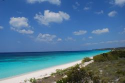 Bahia de las Aguilas a Barahona, mare turchese e bianco arenile corallino ad ovest di Santo Domingo - © Dominican Repubblic Ministry of Tourism