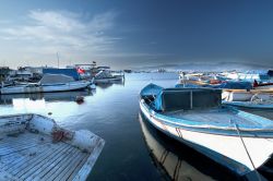 Baia di Izmir: le barche del porto di Smirne ...