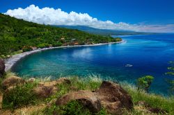 La baia vicino a Jemaluk: il mare è una delle attrazioni più rinomate di Bali, la celebre isola dell'Indonesia - © Dudarev Mikhail / Shutterstock.com