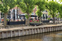 Bar sul lungofiume a Sloten nei  Paesi bassi