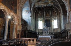 Basilica San Pietro, interno. Questa chiesa si trova a Perugia, il capoluogo dell'Umbria - © Mi.Ti. / Shutterstock.com