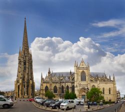 Basilica di San Michele e campanile a Bordeaux ...