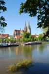 Bayern Baviera: lungo il Danubio si trova la splendida città di Regensburg (Ratisbona) con il suo centro storico interamente inserito tra i Patrimoni dell'Umanità dell'UNESCO ...