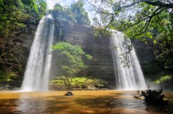 Boti Falls le cascate alte 30 metri si trovano vicino a Koforidua in Ghana - © Ammit Jack / Shutterstock.com