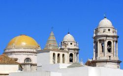 Cadice, Andalusia: le cupole della Cattedrale - Foto di Giulio Badini