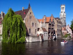 Bruges e i canali, Belgio - Il soprannome di Venezia del Nord se lo merita tutto. Le vecchie costruzioni di epoca medievale si affacciano sulle acque dei canali oggi utilizzati quasi esclusivamente ...