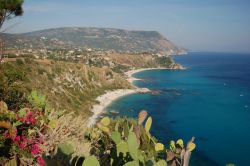 Capo Vaticano: il panorama delle spiagge a sud est di Tropea, in direzione di Lamezia Terme