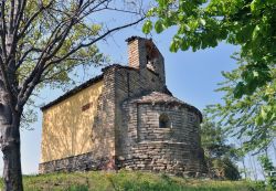 Cappella campestre di S.Stefano a Perno di Monforte d'Alba, Piemonte, Italia - © Italia Nostra Onlus