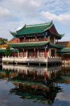 Casa storica sul lago a Kunming. La capitale della provincia di Yunnan si trova nella Cina meridionale - © YANGCHAO / Shutterstock.com