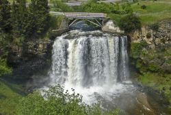 Una cascata lungo la Carretera Austral nei pressi di Coyhaique, in Cile - © ribeiroantonio / Shutterstock.com